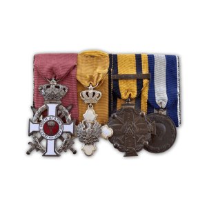 Μπαρέτα ΒΠΠ με 4 Απονομές Παράσημα - Στρατιωτικά μετάλλια - Τάγματα αριστείας