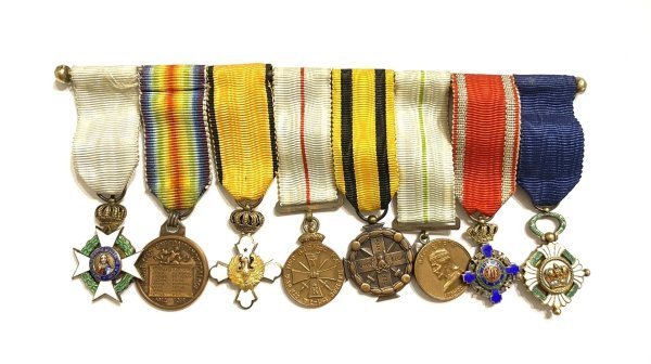 Μπαρέτα με 8 μινιατούρες Παράσημα - Στρατιωτικά μετάλλια - Τάγματα αριστείας